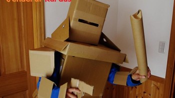 Kostum robot dari kardus yang dinamai Jendral Kardus. (Foto: Twitter @NaneDianti) 