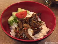 Sleepless Owls: Sedapnya Rice Bowl Sapi Krengsengan dan Nasi Goreng Betutu