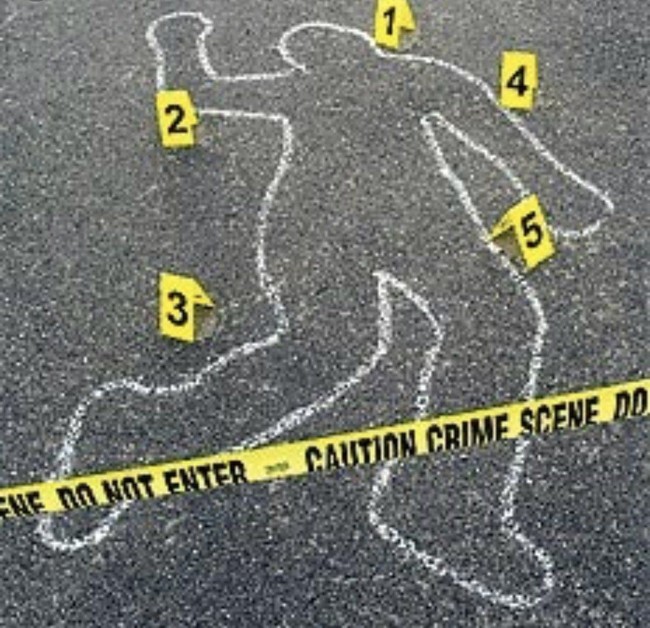 Pose Kim ternyata juga mirip gambar di tempat olah TKP. Foto: Twitter