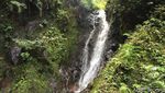 Foto: Air Terjun yang Segar di Ciamis