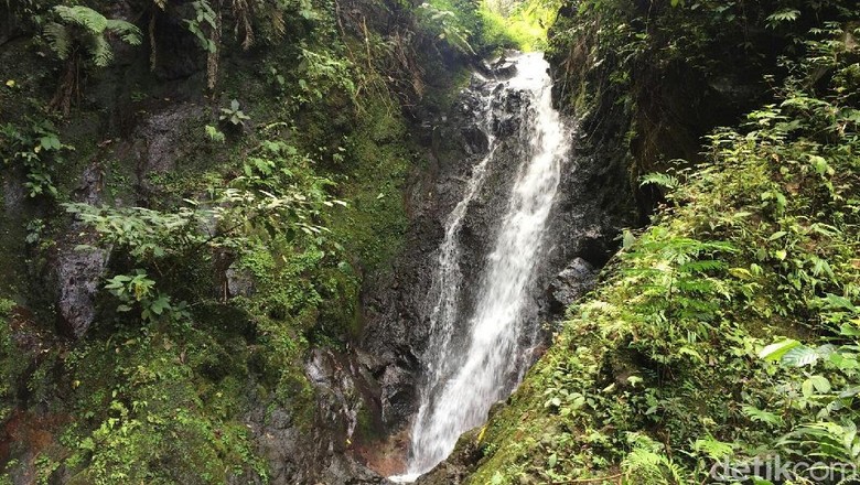 Curug Salosin, tempat basah-basahan asyik di Ciamis (Dadang/detikTravel) Curug Salosin, tempat basah-basahan asyik di Ciamis (Dadang/detikTravel)