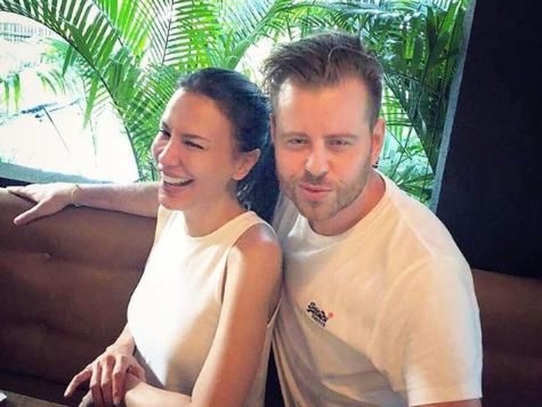 Bukan Tio Setiyoso, Inikah Kekasih Sophia Latjuba Sesungguhnya? Bukan Tio Setiyoso, Inikah Kekasih Sophia Latjuba Sesungguhnya?