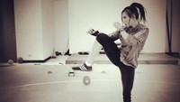 Wewey memenangkan lomba silat hanya setelah beberapa hari mengenal silat. Setelah itu dirinya terus mengasah diri hingga namanya dikenal di luar negeri. (Foto: Instagram/w2y_wita)