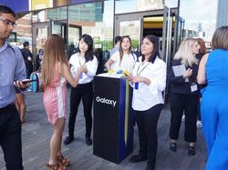 Keramaian Jelang Samsung Unpacked 2018