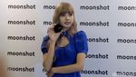 Terpikat Lisa BLACKPINK dengan Mini Dress Biru