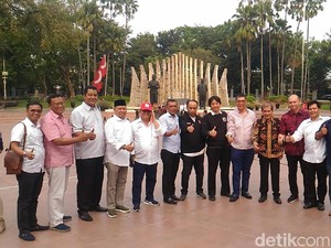 Siap Deklarasi, Relawan Projo Kumpul di Tugu Proklamasi