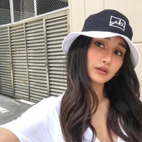Chienna mengawali kariernya menjadi model dan mengepakkan sayapnya dengan tampil di acara TV Got to Believe. Ia juga membintangi film blockbuster Just the Way You Are. Foto: Instagram @chiefilomeno