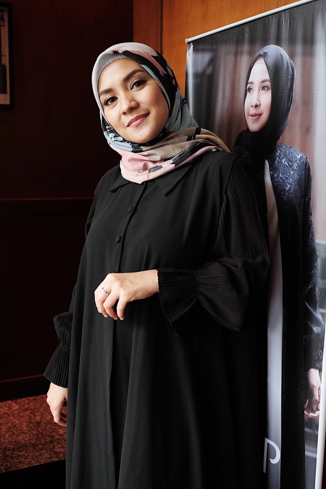 Memiliki bisnis hijab, Enno Lerian juga sering diundang ke berbagai acara hijab. Salah satunya adalah saat ia menghadiri acara ulang tahun e-commerce HIJUP ke-7 hari Kamis (09/08/2018). Foto: Silmia Putri/Wolipop