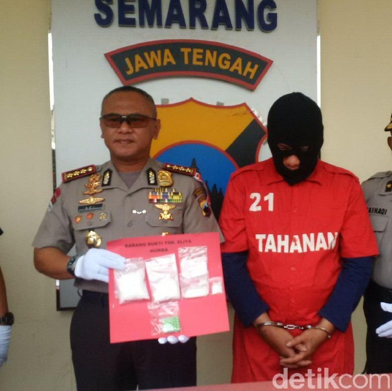 Pengedar 1 Kg Sabu per Bulan Dibekuk di Semarang Pengedar 1 Kg Sabu per Bulan Dibekuk di Semarang