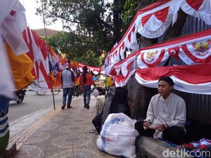 Cerita Warga Garut Banting Stir Jadi Pedagang Bendera