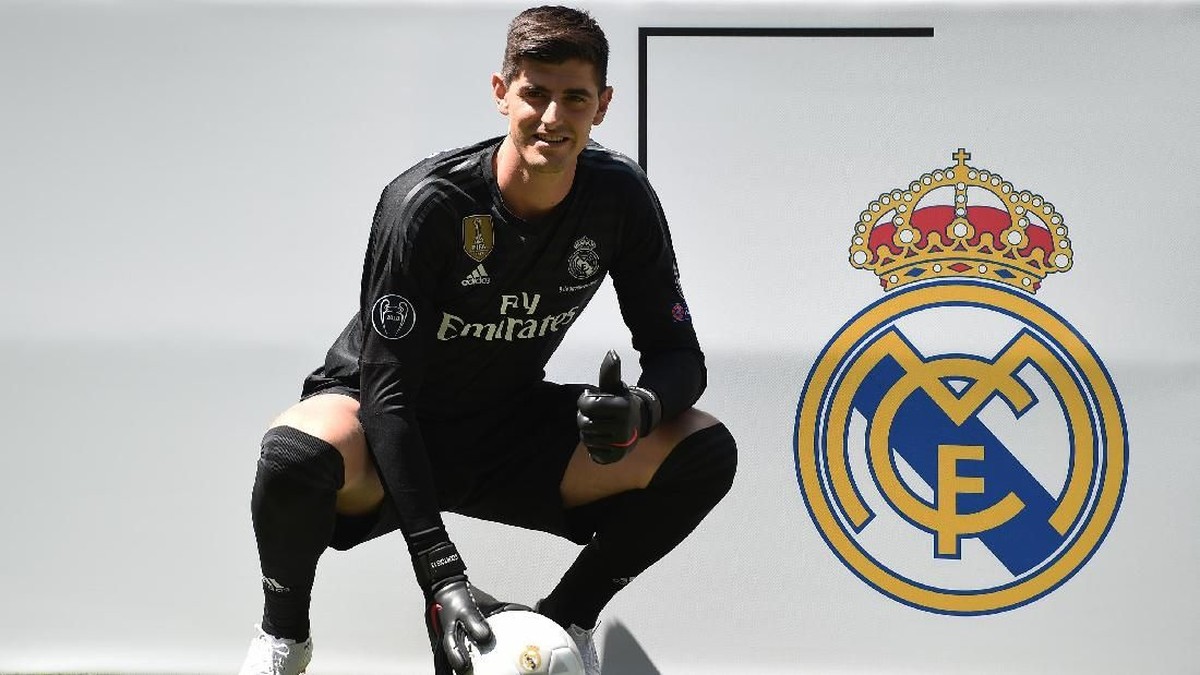 Thibaut Courtois resmi diperkenalkan sebagai pemain baru Real Madrid. (Foto: Denis Doyle/Getty Images)