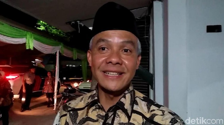 Ganjar: Ganti Presiden Maksudnya Ganti Sistem atau Apa? Ganjar: Ganti Presiden Maksudnya Ganti Sistem atau Apa?