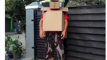 Bentuk kostum kardus lainnya. (Foto: Twitter)