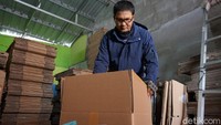 Kardus tersebut dijual di kisaran Rp 5.000-Rp 20.000.