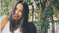 Sophia Latjuba tetap terlihat awet muda. Foto: Dok. Instagram/sophia_latjuba88