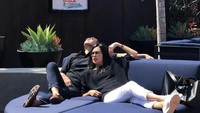 Sophia Latjuba dikabarkan sudah menjalin kasih dengan Tio. Hal itu muncul setelah saling berbalas ucapan di instagram, beneran pacaran nih?  Foto: Dok. Instagram/tsetiyoso