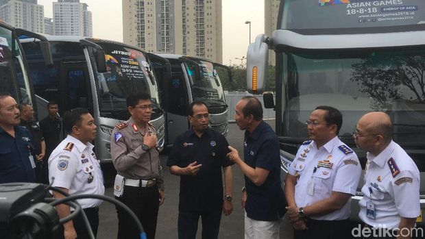 Menhub Berikan Bantuan 300 Bus untuk Asian Games 2018