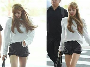 So Pretty! Gaya Santai Lisa BLACKPINK saat Tiba di Indonesia
