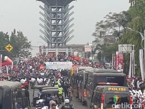 Ribuan Warga Cilegon Antusias Sambut Kirab Obor Asian Games