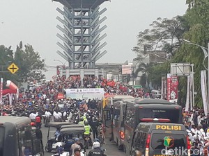Ribuan Warga Cilegon Antusias Sambut Kirab Obor Asian Games