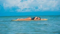 Chienna terlihat sangat menikmati traveling ke pantai (chiefilomeno/Instagram)