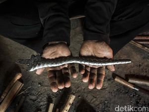 18 Senjata Tradisional di Pulau Jawa, dari Keris Sampai Kujang