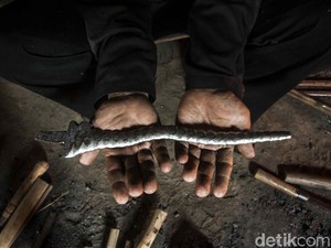 18 Senjata Tradisional di Pulau Jawa, dari Keris Sampai Kujang