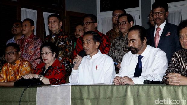 Momen Jokowi Deklarasikan Cawapres Ma'ruf Amin