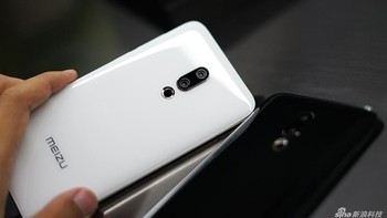 Mengusung kamera belakang ganda berukuran 12 MP dan 20 MP. Kamera depannya 20 MP. Foto: Sina Mobile