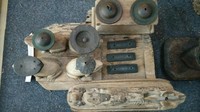 Berbentuk kodok, ukurannya pun tidak terlalu besar. Gamelan tersebut terbuat dari kayu. Di atas ukiran berbentuk kodok itu terdapat piringan kecil berwarna hitam (Sudirman Wamad/detikTravel)