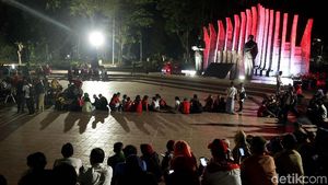 Relawan Projo Bubarkan Diri dari Tugu Proklamasi