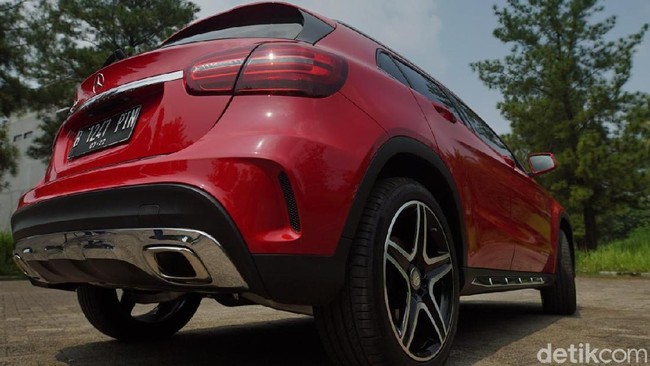 SUV Mungil nan Sporty Mercy GLA 200 AMG Line