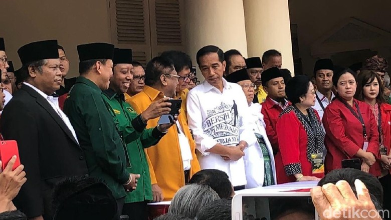 Banyak Menteri Antar Jokowi Daftar Capres, Istana: Sebagai Individu Banyak Menteri Antar Jokowi Daftar Capres, Istana: Sebagai Individu