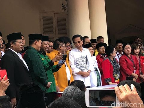  Kemeja  Jokowi Bersih Merakyat Kerja Nyata Bikin Heboh 