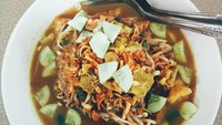 Sebenarnya yang membuat rujak soto menarik, terdapat di racikan perpaduan bumbu antara rujak dan soto yang harum seperti semangkuk soto milik @tan_clementine. Foto: Instagram