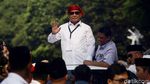 Pakai Bandana Merah, Prabowo Orasi Berapi-api