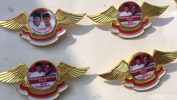 Satu pin dijual seharga Rp 20 ribu