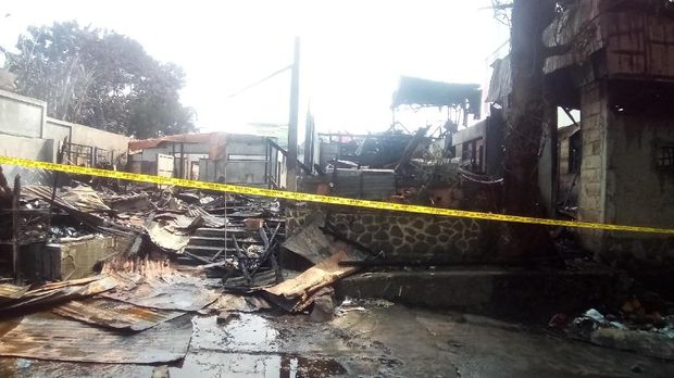 Kebakaran di gudang sembako di Jalan Dewi Sartika, Depok