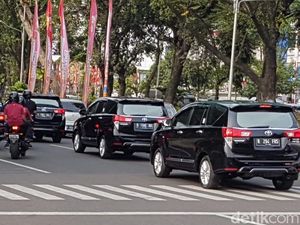 Bukan Mercy S-Class, Innova Antar Jokowi dan Maruf Daftar Capres