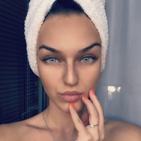 Seperti wanita bernama Dominika Markova yang punya mata sangat indah. Dominika punya mata biru-keabu-abuan yang sangat cantik.Foto: Instagram
