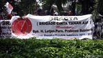 Suasana Saat Ratusan Pendukung Antar Prabowo-Sandi ke KPU