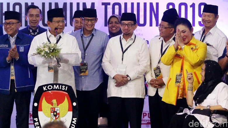 Tak Berhenti di KPU, Kebersamaan Prabowo-Titiek Lanjut ke Kertanegara Tak Berhenti di KPU, Kebersamaan Prabowo-Titiek Lanjut ke Kertanegara