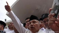 Amien Rais turut serta.