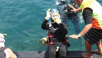 Nantinya 913 penyelam ini akan dibagi menjadi beberapa kelompok. Sehingga pengecekan marka bawah laut harus dilakukan terus-menerus. (Cyntia/Polri)