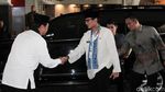 Cium Mobil Dinas, Gaya Perpisahan Sandi Sebagai Wagub