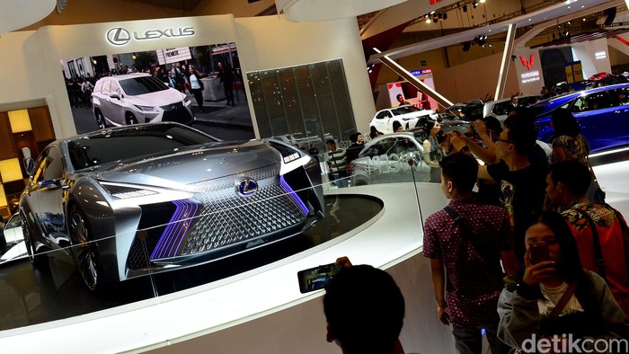 Penampilan booth Lexus di GIIAS 2018