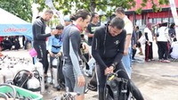 Sebanyak 913 penyelam wanita yang tergabung dalam Wanita Penyelam Indonesia (WASI) akan memecahkan Rekor MURI tanggal 11 Agustus 2018. Berbagai peralatan disiapkan dahulu (Cyntia/Polri)