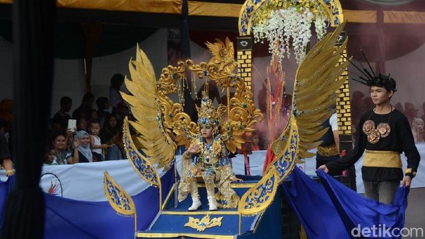Saat Bocah-bocah Cilik Ikut Semarakkan Jember Fashion Carnival 