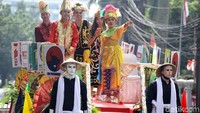 Mereka juga membawa logo partai penusung Jokowi-Maruf Amin.