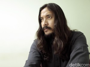 Seruan Marcello Tahitoe untuk Sampah-sampah Dunia Maya